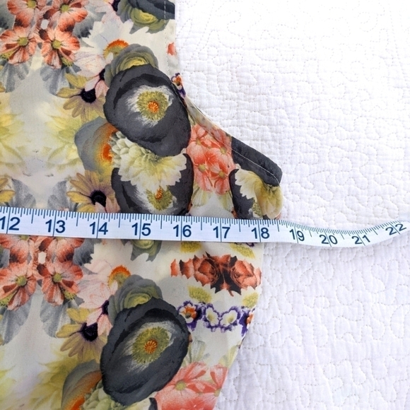 VINTAGE Pop Art Photo Realistic Floral Print Sleeveless Peplum Top - Picture 9 of 9